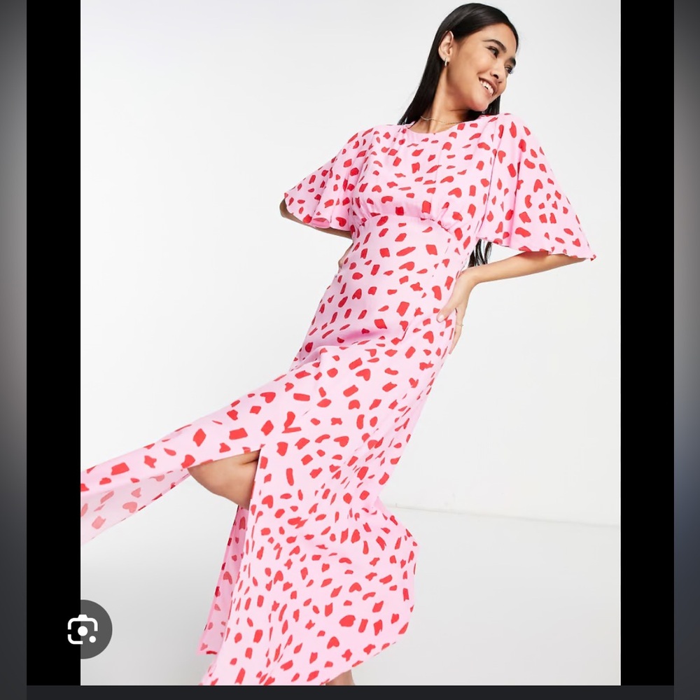 NWT size 6
SPLIT TEA DRESS IN PINK ABSTRACT SPOT PRINT